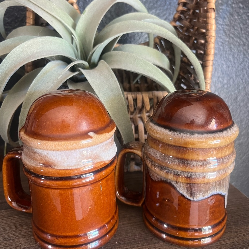 Vintage 1970’s Large Salt And Pepper Shakers - Picture 2 of 4